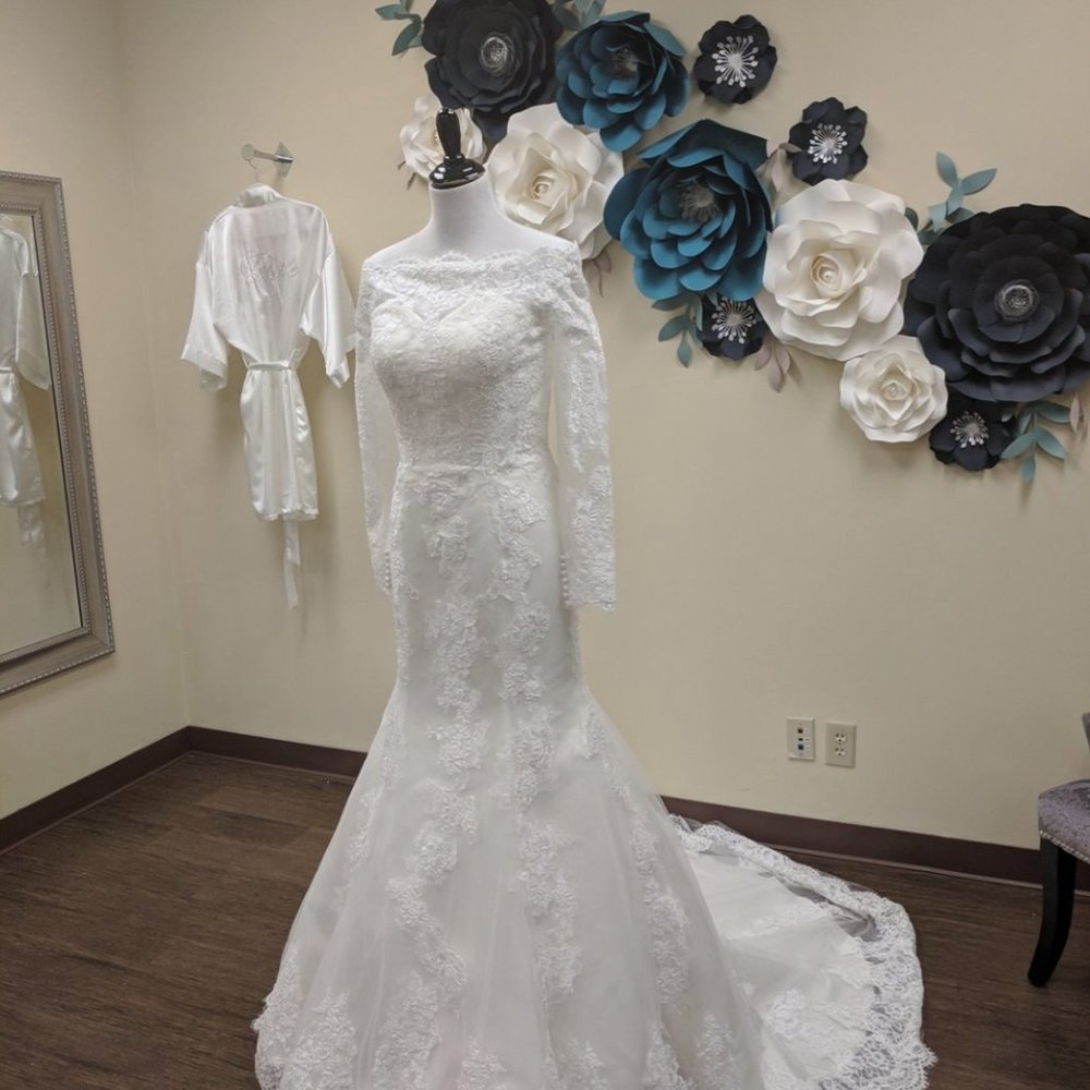 NWT Wedding Dress Size 14 Long Sleeve Lace Mermaid Illusion sleeve off shoulder - Picture 4 of 8